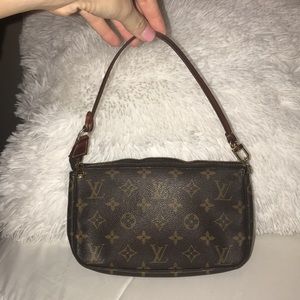 Louis Vuitton Pouchette